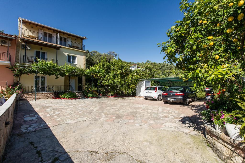 Kefalas Apartments Parga Exterior photo