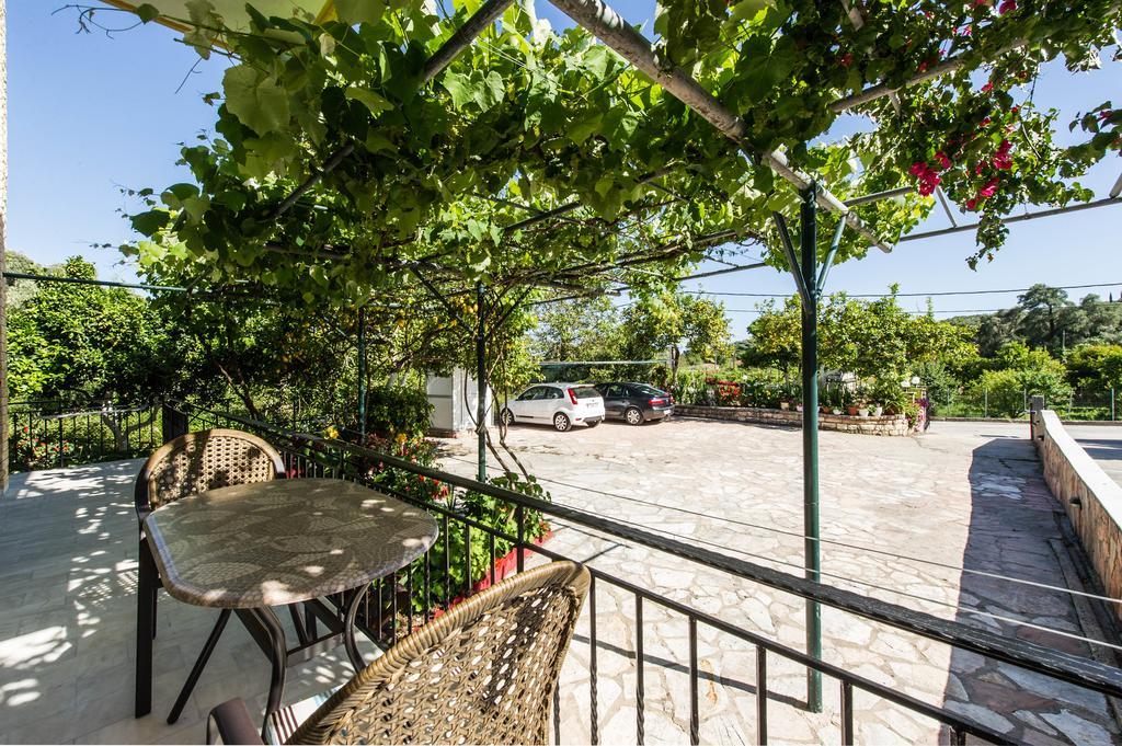 Kefalas Apartments Parga Exterior photo