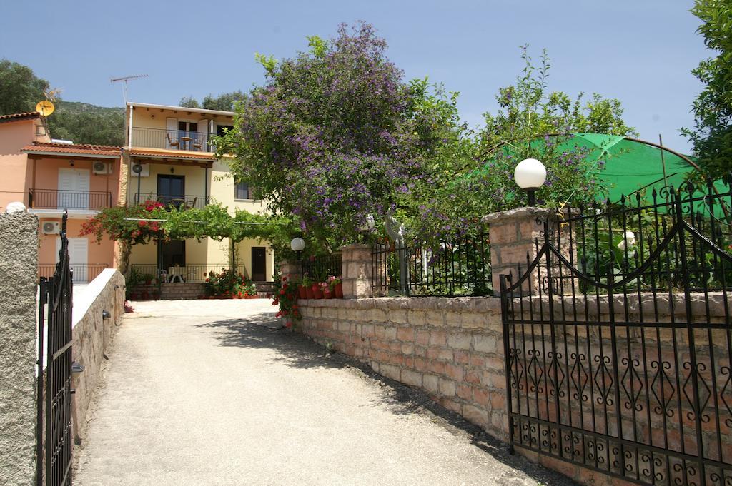 Kefalas Apartments Parga Exterior photo